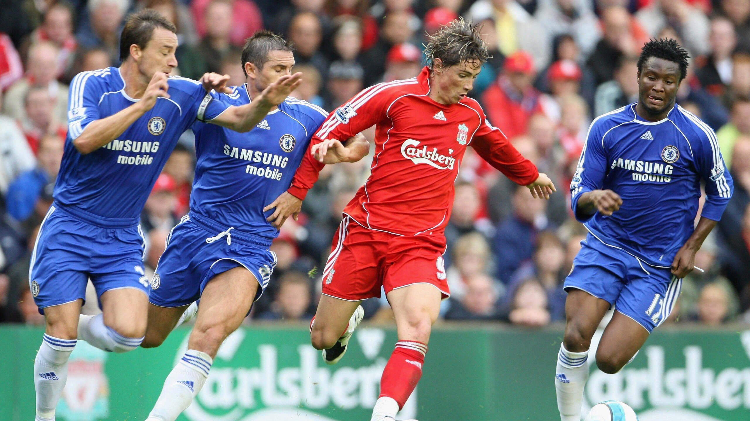 “亚戈·卡尔曼的领袖作用，推动美洲狮队在全球橄榄球赛场中突围”